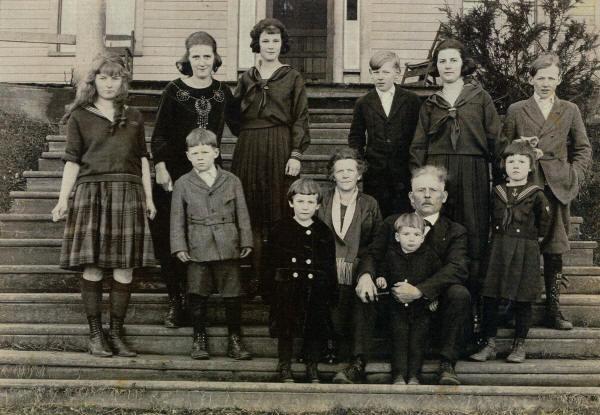 William and Andrea's family circa 1922
